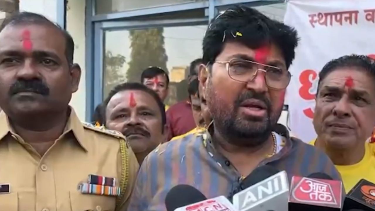 Jalna : फुलांची उधळण, डफड्यावर ठेका पाहा ; आमदार अर्जुन खोतकरांची अनोखी होळी