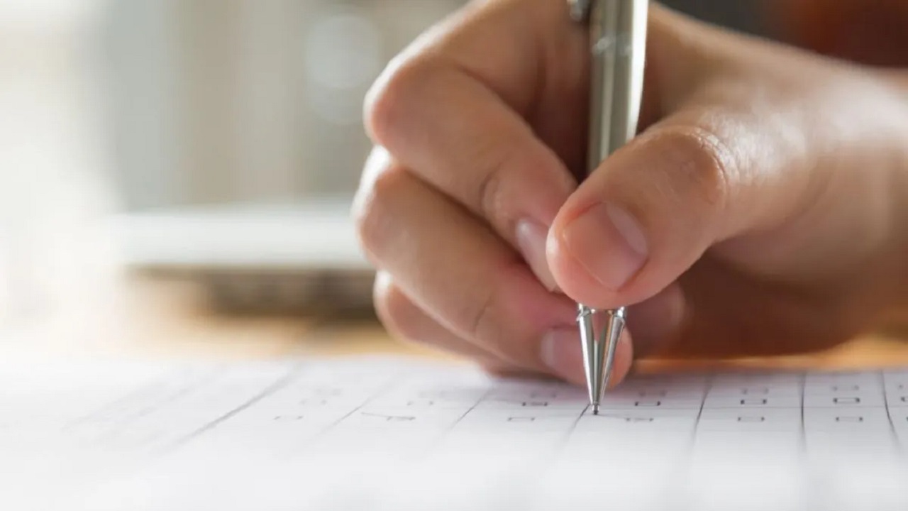 1 लाख रुपयांपेक्षा जास्त पगार मिळणार, सरकारी नोकरीची मोठी संधी! जाणून घ्या कुठे आणि कसा कराल अर्ज