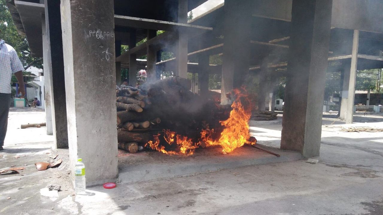 Navi Mumbai News : राख चोरीचा धक्कादायक प्रकार; स्मशानभूमीत घडतायत अघोरी कृत्य ? नवी मुंबईत चाललंय तरी काय ?