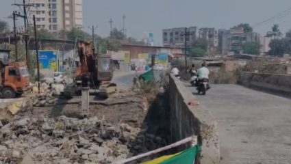 Karjat News :  नवीन पूल बांधण्याच्या कामाला सुरुवात; नेरळ गावकऱ्यांच्या रहदारीचा प्रश्न आता सुटणार