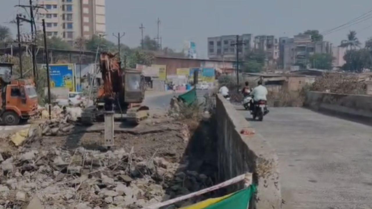 Karjat News :  नवीन पूल बांधण्याच्या कामाला सुरुवात; नेरळ गावकऱ्यांच्या रहदारीचा प्रश्न आता सुटणार