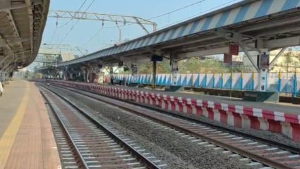 Central Railway : बदलापूर ते कर्जत प्रवास होणार सुस्साट! रेल्वे प्रकल्पासाठी जमीनीचा मोबदला मिळवून देण्याचा बारणेंचा प्रयत्न