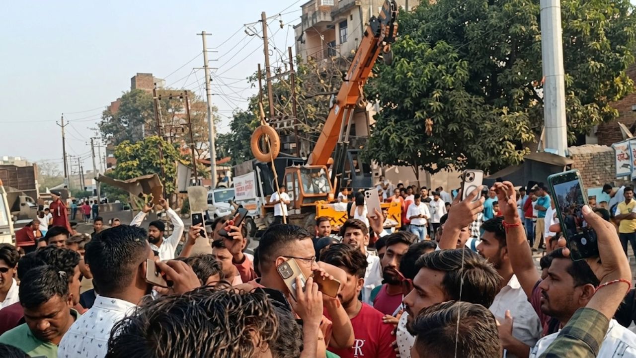 Vasai : आधी गॅस नंतरच रस्ता; गॅस सिलेंडरसाठी अडवला मुंबई अहमदाबाद महामार्ग