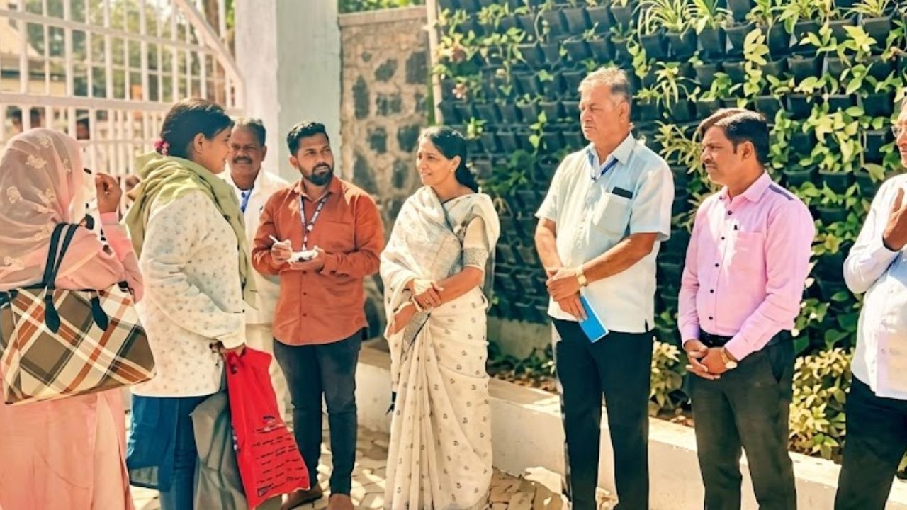 Ahilyanagar News: उशिरा येणाऱ्या कर्मचाऱ्यांवर महापौर ज्योती गाडे संतापल्या; विभागप्रमुखांनाही सवाल