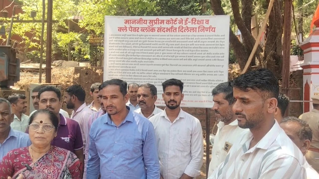 Matheran News: माथेरानमध्ये अश्वपालांचे ठिय्या आंदोलन; पेव्हर ब्लॉकबाबत सर्वोच्च न्यायालयाच्या आदेशाची अंमलबजावणी करण्याची मागणी