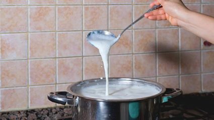 Fake Milk : दूध उकळताच झाला रबरासारखा गोळा; पाटस परिसरातील धक्कादायक प्रकार