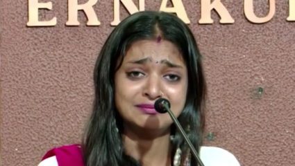 “१० वेळा चुकीच्या प्रकारे स्पर्श… ”, व्हायरल गर्ल मोनालिसाने दिग्दर्शक सानोज मिश्रावर केला लैंगिक छळाचा आरोप