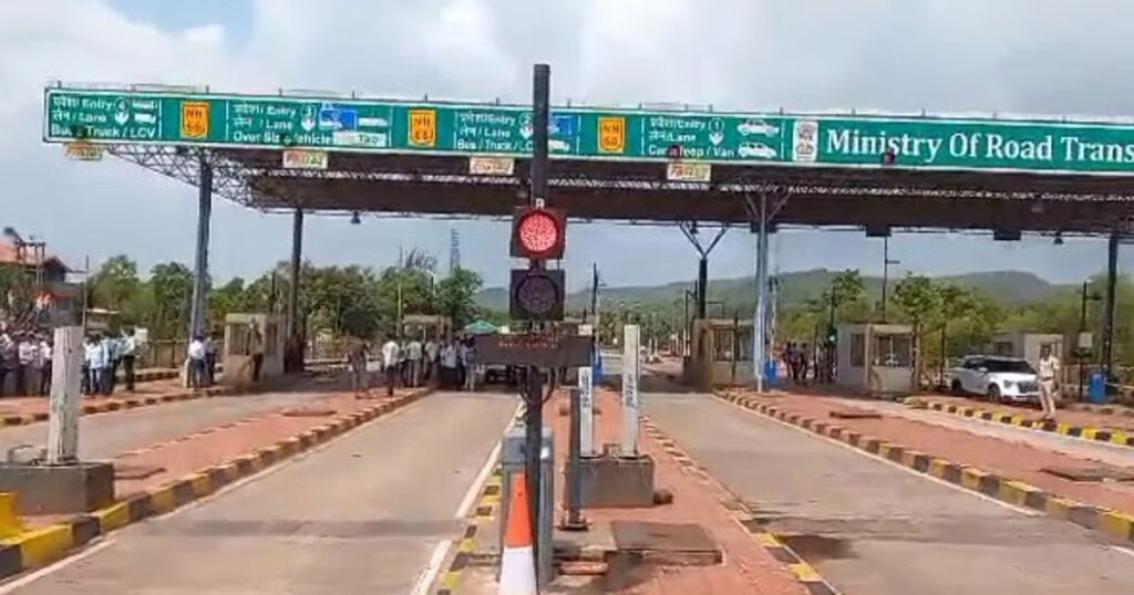 मुंबई-गोवा हायवेवर ३ टोलनाके! प्रवाशांच्या खिशावर आता तिहेरी भार; वाहनचालकांमध्ये तीव्र नाराजी