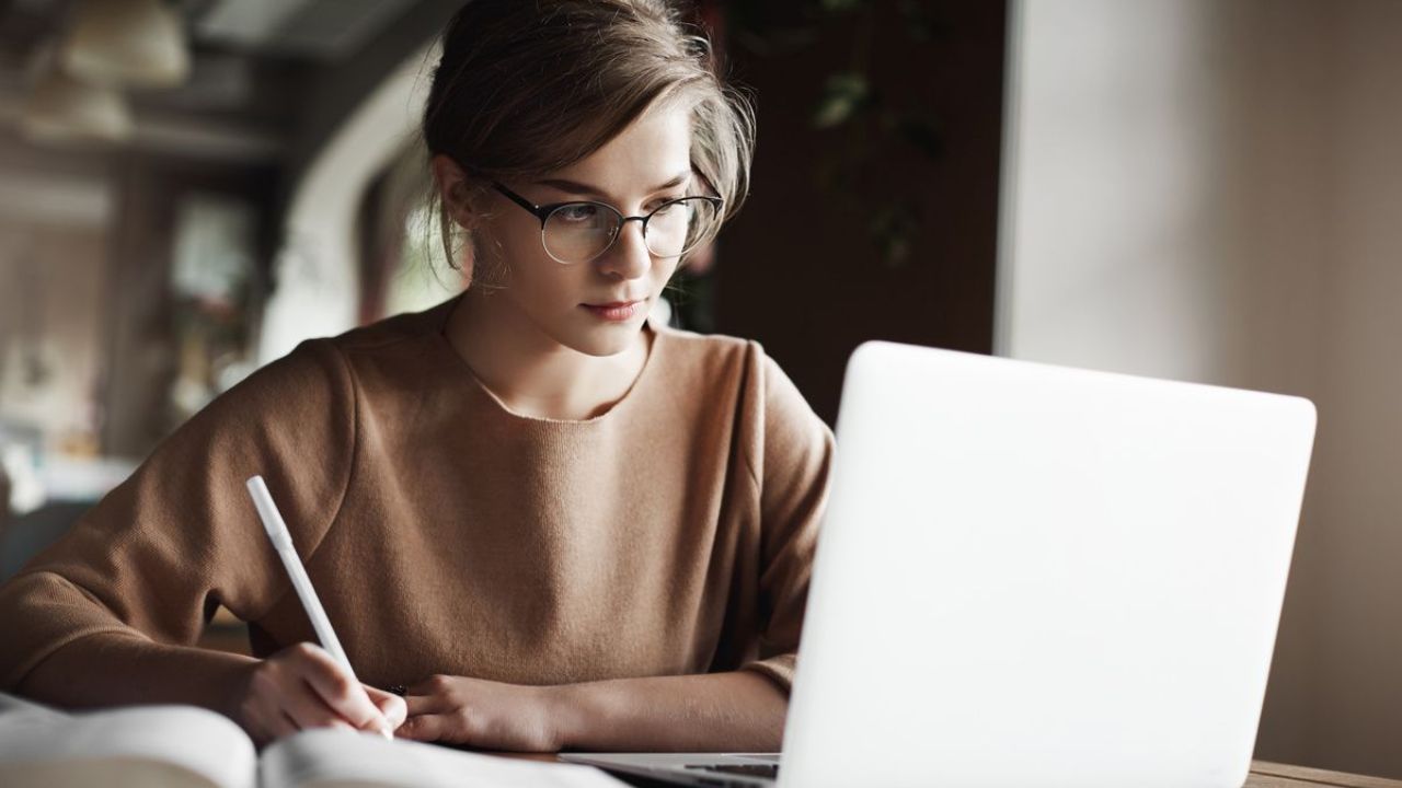 Copywriting मध्ये करायचं आहे Career? ‘या’ गोष्टी ठेवा लक्षात! घडवाल उज्वल भविष्य