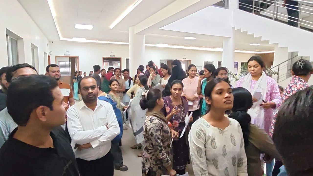 B.Ed. CET : तांत्रिक कारणामुळे २ केंद्रे रद्द! परीक्षेला ८८.२०% विद्यार्थ्यांची उपस्थिती