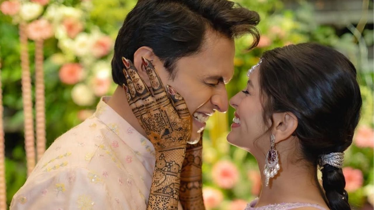 दोघांचा आनंद गगनात मावेना आणि दोघांच्या चाहत्यांनाही फार आनंद झाला असल्याचे कमेंट्सच्या माध्यमातून कळून येत आहे. अगदी शुभेच्छांचा वर्षाव झाला आहे. 