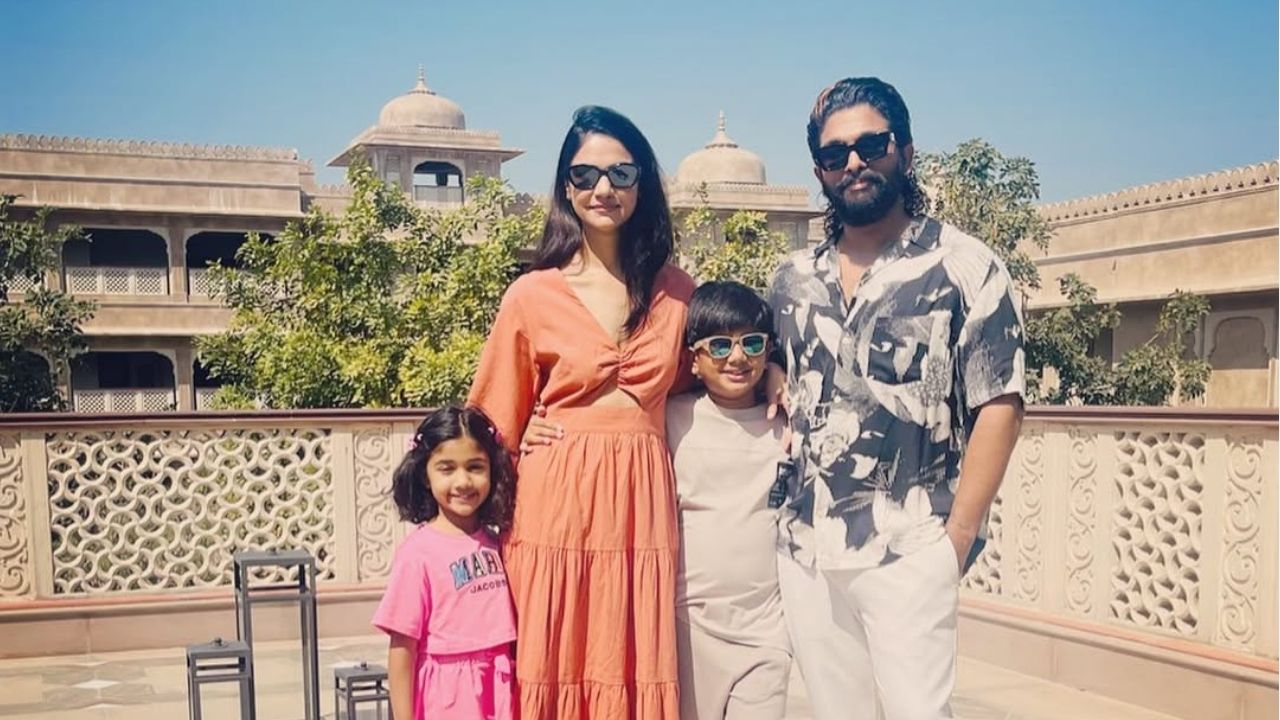 Allu Arjun हे केवळ आपल्या दमदार अभिनयासाठीच नव्हे तर कुटुंबावर असलेल्या प्रेमासाठीही ओळखले जातात. Pushpa: The Rise या चित्रपटानंतर त्यांची लोकप्रियता जागतिक स्तरावर वाढली. तरीही ते आपल्या कुटुंबासोबतचे क्षण सोशल मीडियावर चाहत्यांसोबत शेअर करत राहतात.