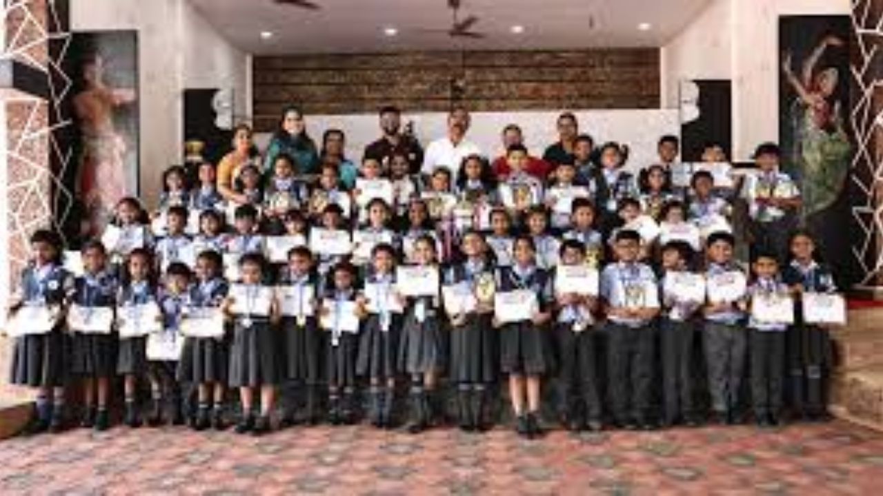 एसआर शाळा ठरली १४ पारितोषिकांची मानकरी! राज्यस्तरीय परीक्षेसाठी विविध विषयांकरिता ४३ विद्यार्थ्यांची निवड