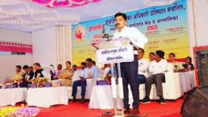 Washim News : शासकीय योजना नागरिकांपर्यंत पोहोचवा! जिल्हाधिकाऱ्यांचे प्रतिपादन; महाराजस्व समाधान शिबिर