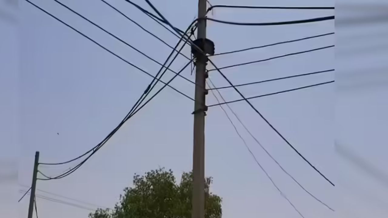 तीन वर्षांपासून पथदिवे रात्रंदिवस सुरूच! शहापूर-सोनखास परिसरात विजेचा अपव्यय; जबाबदारी घेणार कोण?