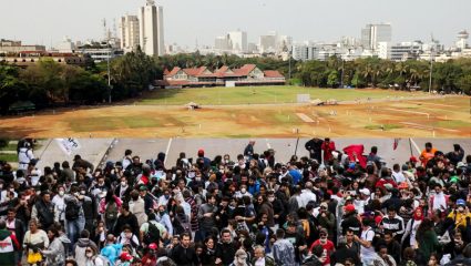शिक्षाअंतर्गत करार कर्मचाऱ्यांचे आंदोलन अधिक तीव्र! आंदोलकांची आक्रमक भूमिका; शैक्षणिक कामकाजावर प्रक्रिया ठप्प