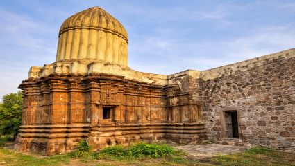 Nashik News: “मंदिरात ऊर्जा नाही; रातोरात पाडून टाका…”, वैजेश्वर मंदिराबाबत कॅप्टन खरातचा अजब सल्ला
