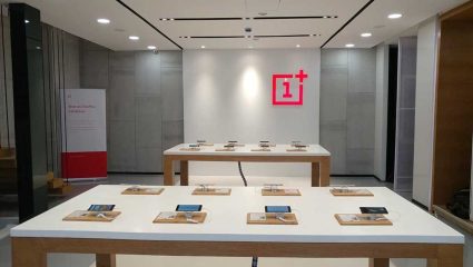 OnePlus इंडियाने घेतला मोठा निर्णय! भारतातील ऑफलाइन स्टोअर्सची संख्या होणार कमी, हे आहे महत्त्वाचं कारण