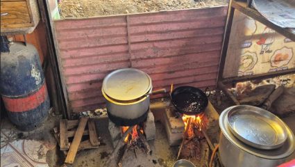 ओतूर परिसरात गॅसचा मोठा तुटवडा; हॉटेल व्यावसायिकांवर ‘चूल’ पेटवण्याची वेळ