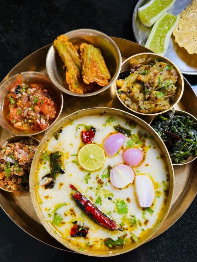 उन्हाळ्यात थंडावा देणारा पारंपरिक पांता भात बनवा घरी 