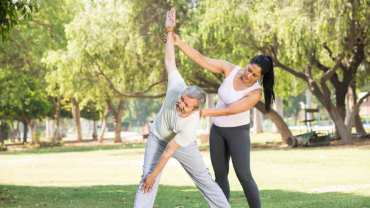 वय फक्त आकडा! ५० नंतरही फिट आणि तरुण राहायचंय? मग आजच शरीराला लावून घ्या या निरोगी सवयी