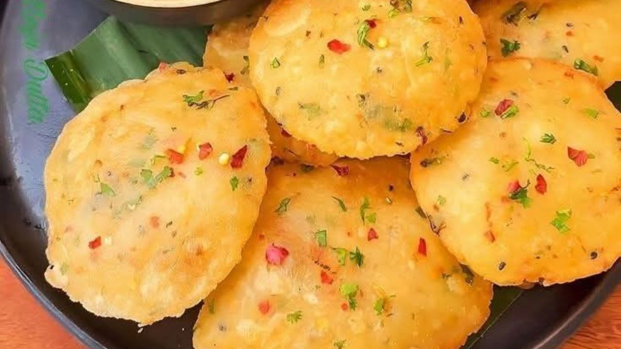 Recipe : ना मैदा ना गव्हाचं पीठ, एकदा घरी बनवून पहा कुरकुरीत ‘रवा पुरी’