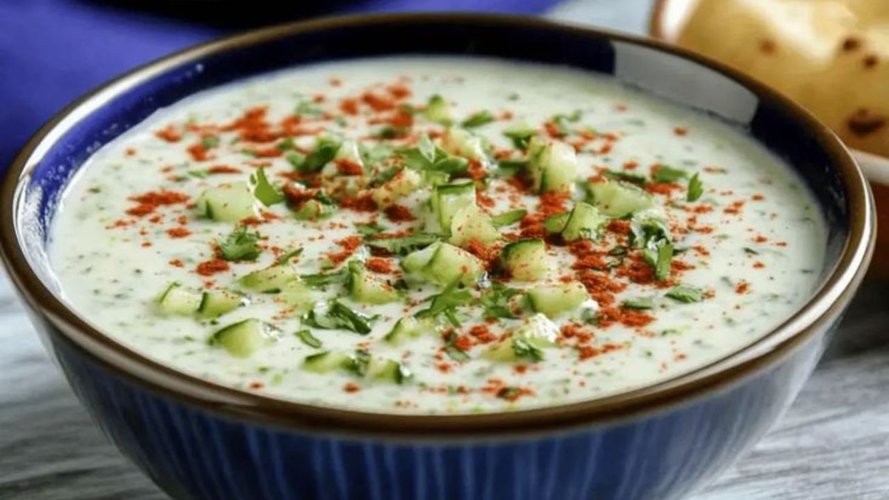 उन्हाळा सुरु झाला, आपल्या जेवणात आवर्जून समाविष्ट करा ‘काकडीचा रायता’, 5 मिनिटांची रेसिपी नोट करा