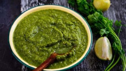 Recipe : गॅस, ॲसिडिटी, अपचनाचा होतोय त्रास? पोटाच्या समस्यांपासून मिळेल अराम; घरी बनवा चटकदार ‘आवळा पुदिन्याची चटणी’