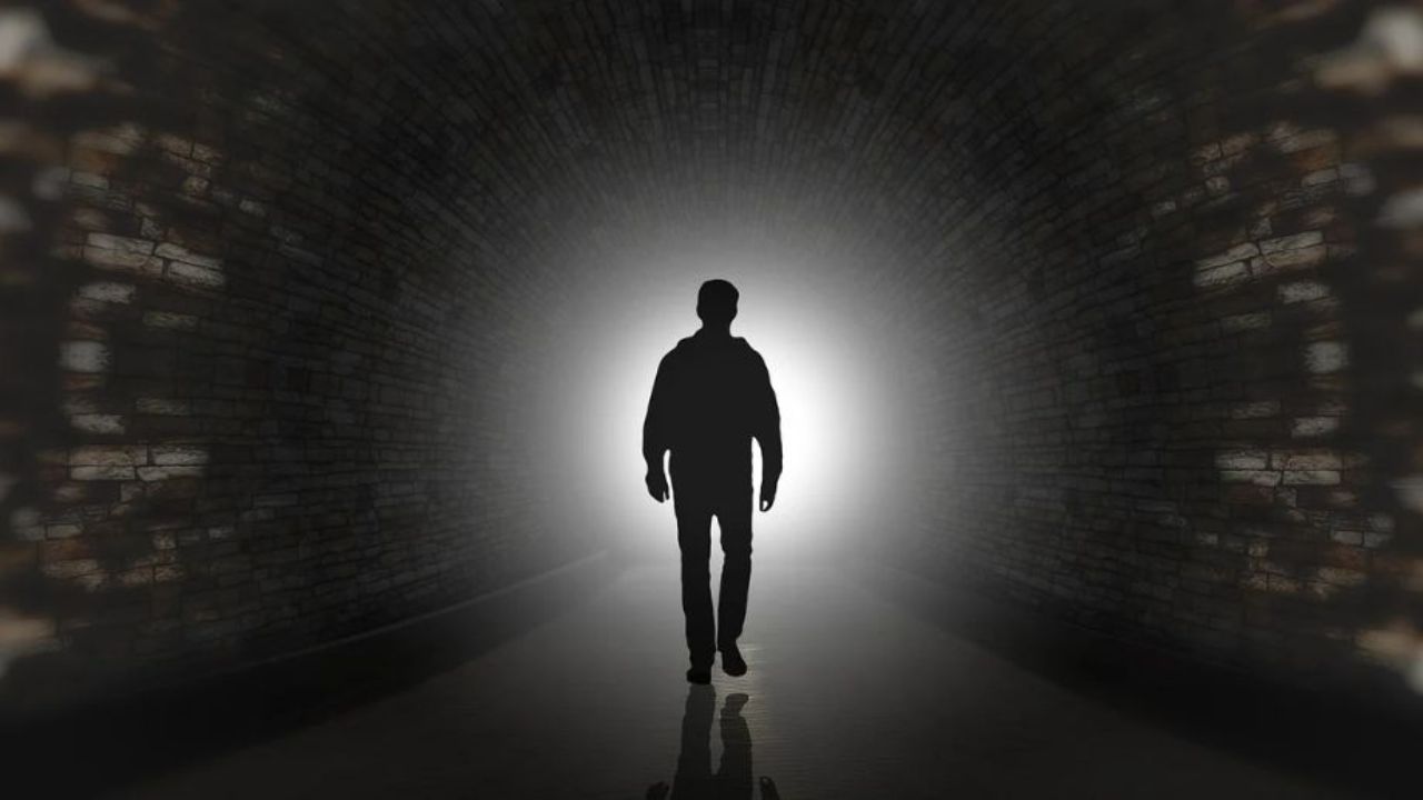 मृत्यूच्या 1 तासानंतर जिवंत झाला… परत आल्यावर व्यक्तीने सांगितलं ‘दुसऱ्या जगाचं’ रहस्य