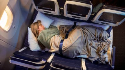 फ्लाइटमध्ये आता ‘सोफा कम्फर्ट’! नवीन सीट डिझाइनने प्रवास होणार अधिक आरामदायी