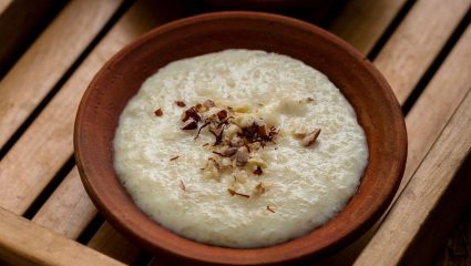 Recipe : खास प्रसंगावेळी घरी बनवा गोडसर चवीची ‘तांदळाची फिरनी’, चव अशी की सर्वच होतील खुश