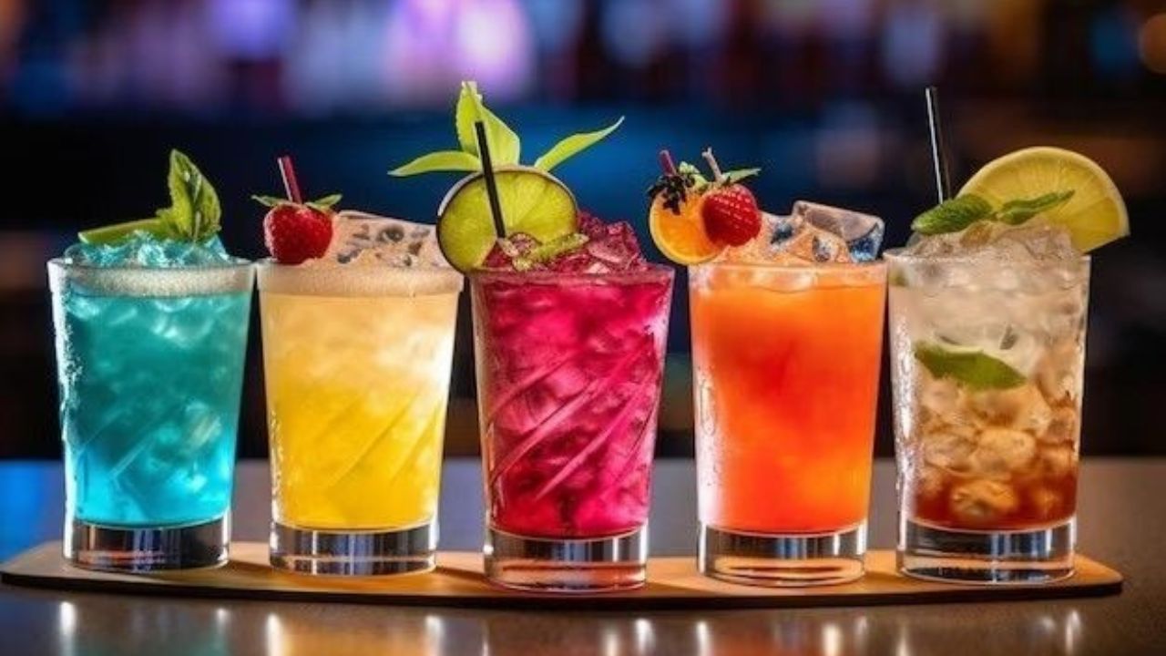 Summer Special : उन्हाळ्यात घरी बनवा कॅफे स्टाईल ‘माॅकटेल’, चवीसोबतच शरीरालाही ठेवेल हायड्रेट