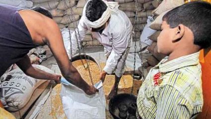 Maharashtra News : गोरगरिब धान्यापासून वंचित; मार्च संपत आला तरी रेशनदुकानांमध्ये धान्याचा पुरवठा नाही