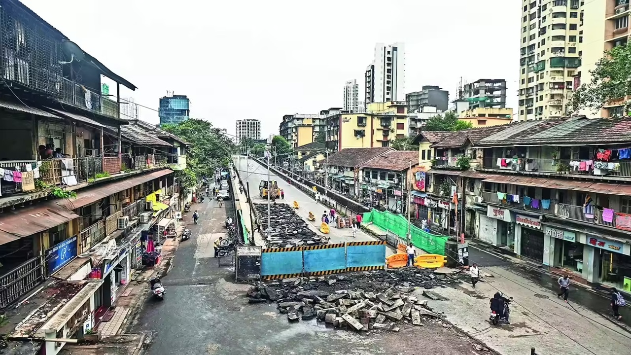 Mumbai News: प्रभादेवीतील ‘लक्ष्मी निवास’चे पाडकाम! वरळी-शिवडी उन्नत रोड, प्रभादेवीतील दुमजली पुलाच्या कामाला वेग येणार