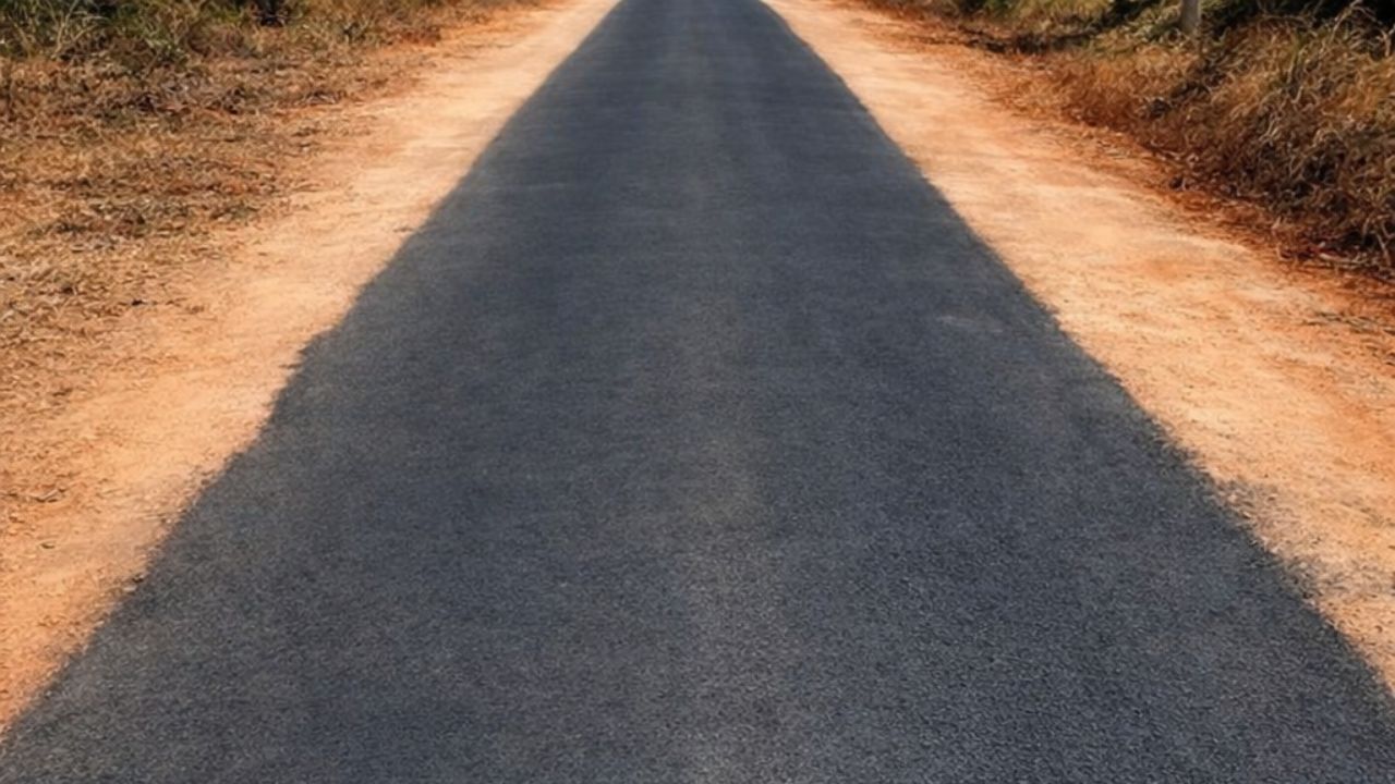 Chandrapur News: ३५३ लाखांचा रस्ता पुन्हा खड्ड्यात! बामणी-कोठारी मार्गावरील निकृष्ट कामावर ग्रामस्थ संतप्त