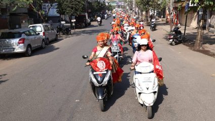 Satara News: महिला शक्तीचा जागर! महिला अधिकारी-कर्मचाऱ्यांची भव्य साताऱ्यात बाईक रॅली