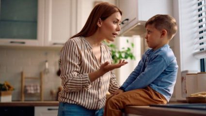 लैंगिकतेबाबत तुमची मुलं देखील प्रश्न विचारुन हैराण करतात ? पालक म्हणून तुम्ही काय केलं पाहिजे ?