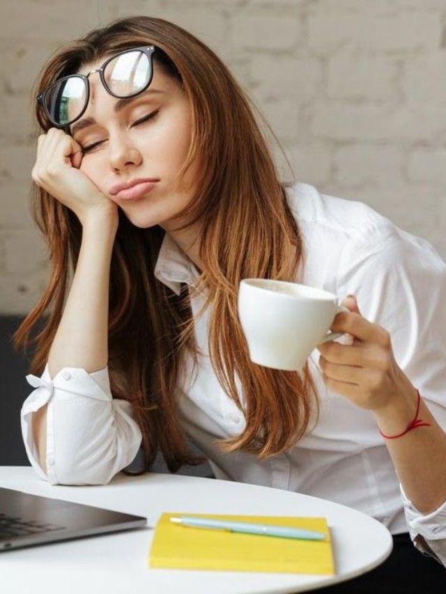 झोप पूर्ण न झाल्याचे 7 साइड इफेक्ट्स