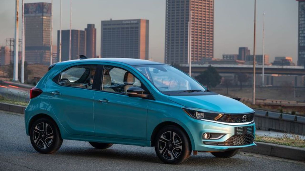 EMI 5 हजारांपेक्षाही कमी! Tata Motors ची सर्वात स्वस्त कार होईल तुमच्या मालकीची, जाणून घ्या फायनान्स प्लॅन