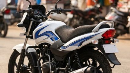 15 काय 10 हजारांच्या पगारात सुद्धा येईल ‘ही’ बाईक! EMI फक्त 1500 रुपये; फुल टॅंकवर चालते 700 किमी