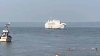 Sindhudurg  : विजयदुर्ग ते मुंबई जाणाऱ्या रो-रो बोटीचा अपघात