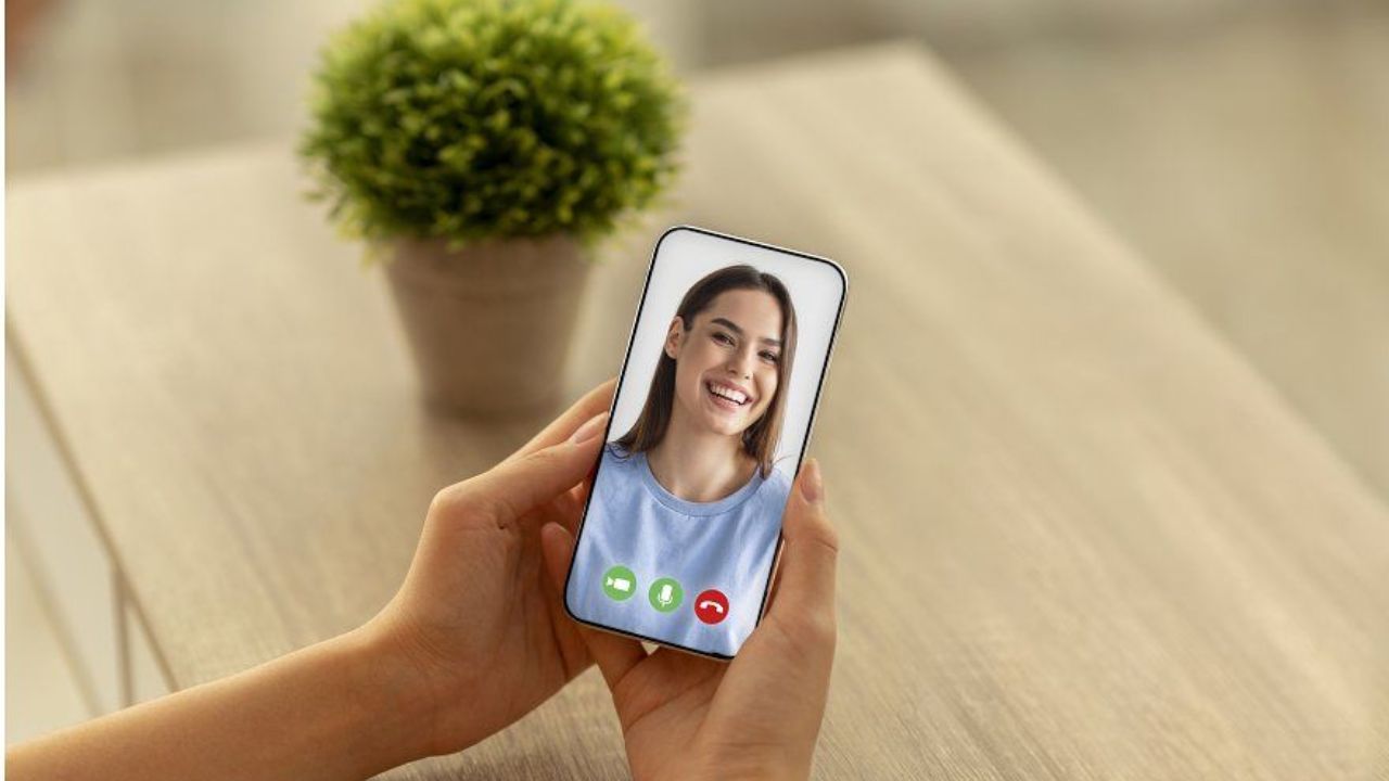 मेसेजिंगचा अनुभव बदलणार! आता थेट चॅटमधून करा व्हिडिओ कॉल, RCS मध्ये लवकरच येणार भन्नाट नवे फीचर्स