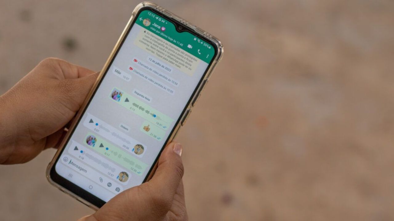 WhatsApp Update: काय सांगता! सीक्रेट मेसेज वाचल्यानंतर आपोआप होणार डिलीट, लवकरच येणार नवं फीचर