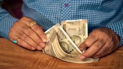 पुरंदरच्या प्रशासनाला भ्रष्टाचाराने पोखरले; शेतकऱ्याच्या धाडसाने कृषी विभागातील जाळे उघड