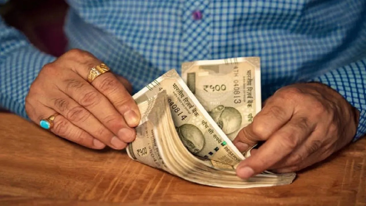 पुरंदरच्या प्रशासनाला भ्रष्टाचाराने पोखरले; शेतकऱ्याच्या धाडसाने कृषी विभागातील जाळे उघड