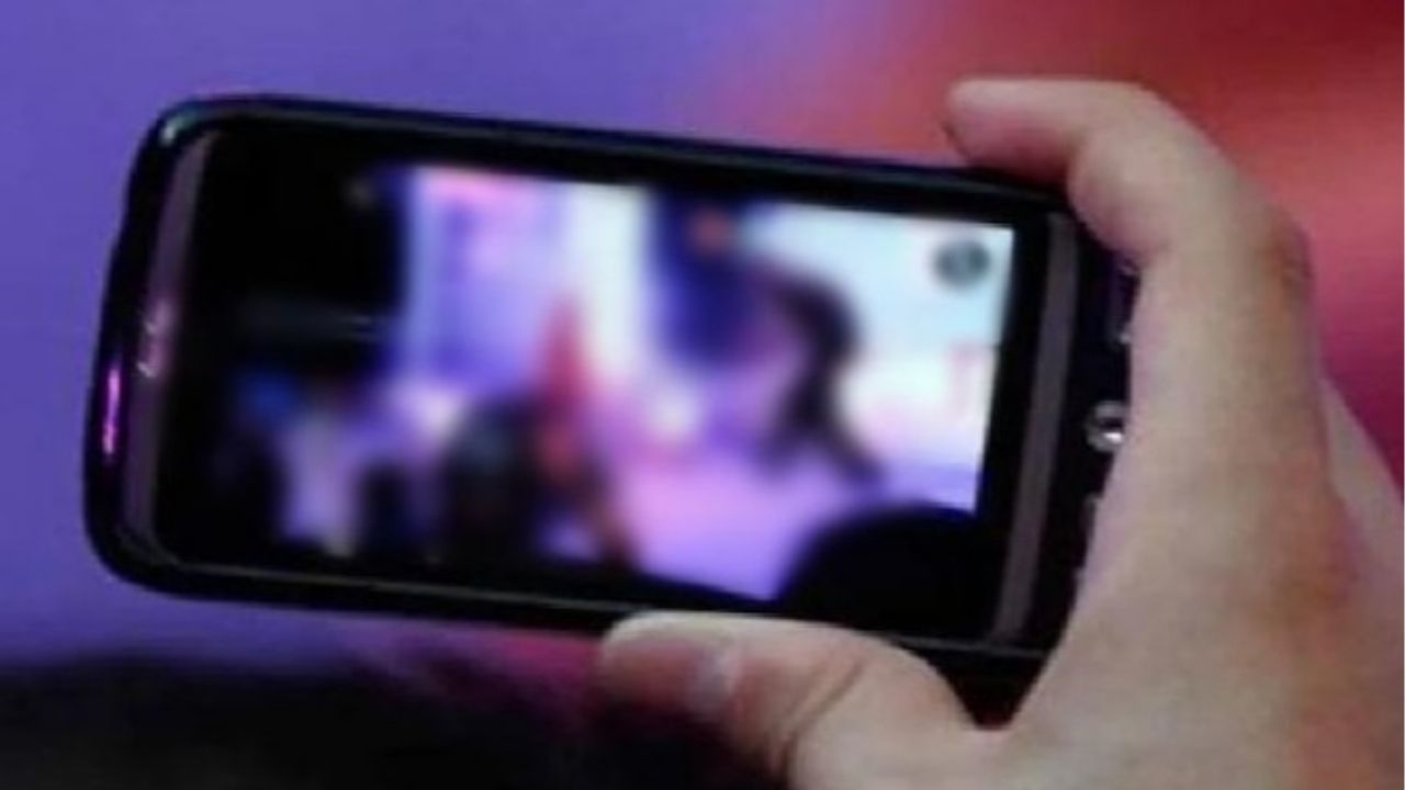 Uttarpradesh Crime: अनैतिक संबंधातून ब्लॅकमेल, इंस्टाग्रामवर अश्लील व्हिडिओ पोस्ट, मुलालाही पाठवले फोटो; महिलेने संपवले जीवन