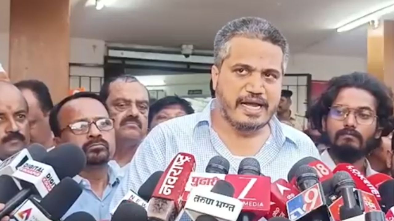 रोहित पवारांचा शेकडो कार्यकर्त्यांसह ठिय्या..जोरदार राडा..!