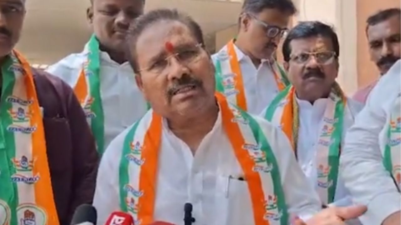 Ahilyanagar :धीरेंद्र शास्त्रींच्या वक्तव्याविरोधात काँग्रेस आक्रमक; कारवाई करण्याची केली मागणी