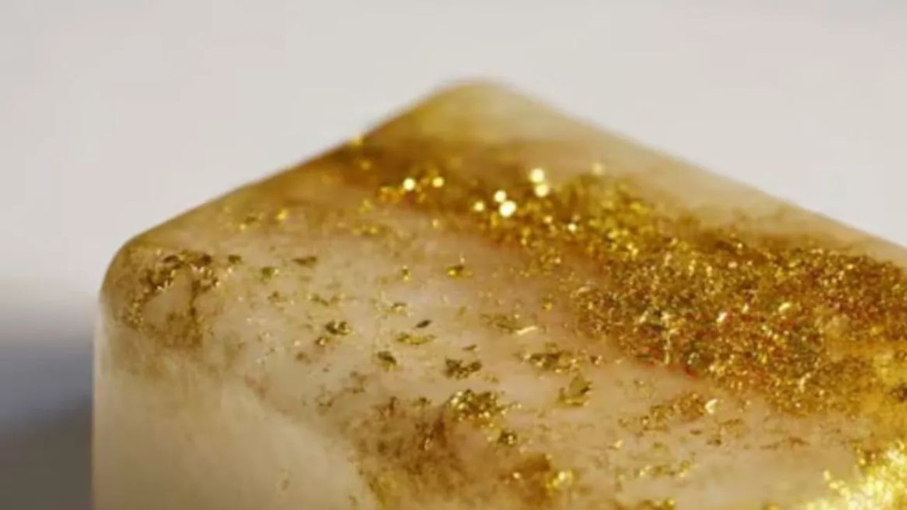 आई शपथ! 24 कॅरेट सोन्याचा साबण, किंमत वाचून म्हणाल आंघोळ करायची की नाही? डोकंच चक्रावेल