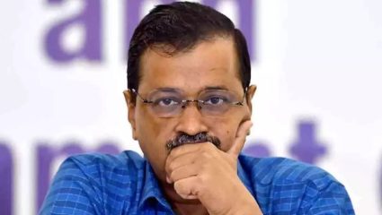 AAP News : राघव चड्ढा अन् हरभजन सिंग यांच्यासह ‘या’ बड्या नेत्यांनी सोडली साथ; ऑपरेशन लोटसने AAP च्या गडाला सुरुंग